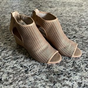 Donald J Pliner - size 5 1/2 - shoes - wedges